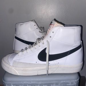 NIKE BLAZERS